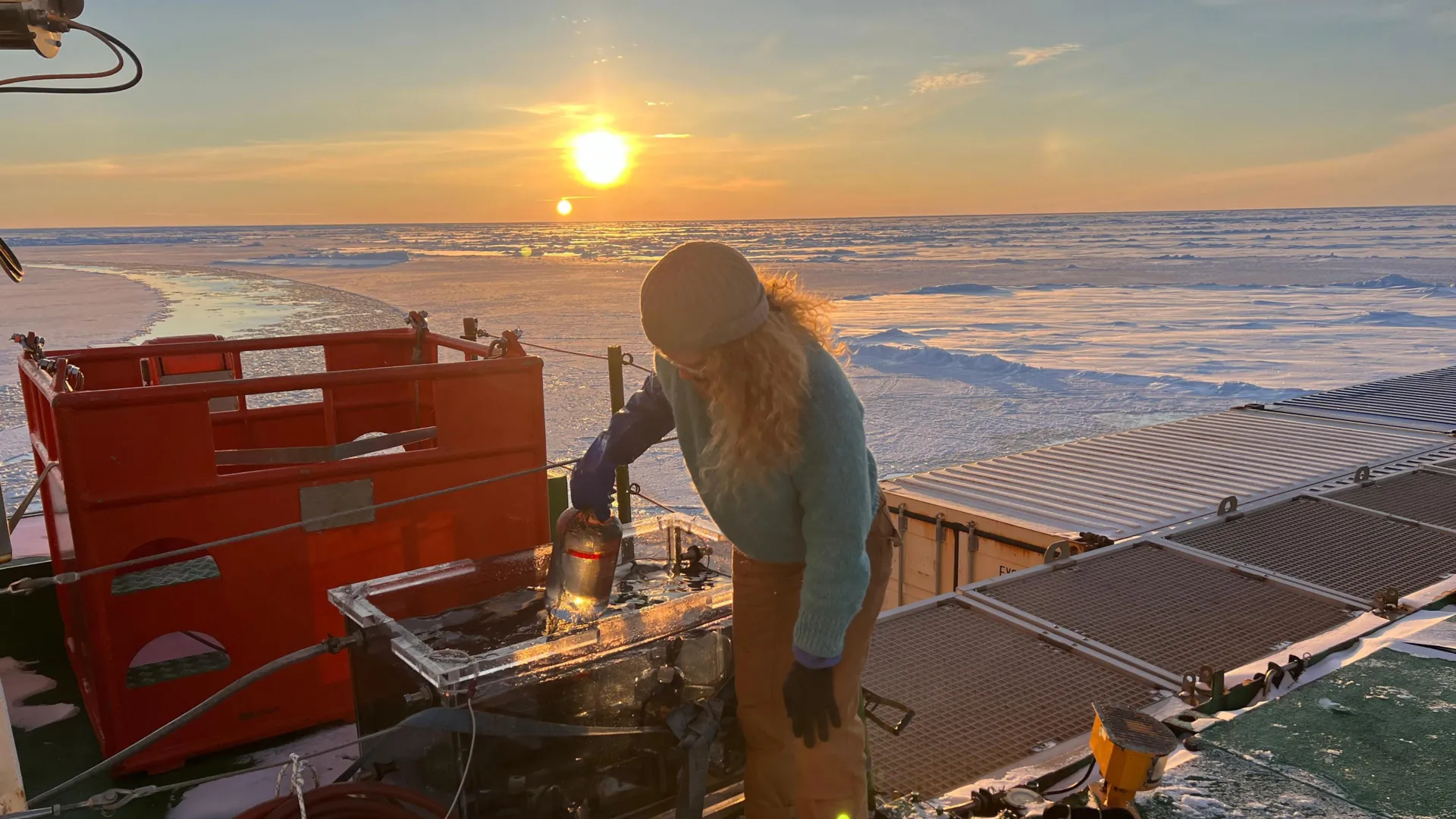 Измерения фиксации азота в Северном Ледовитом океане на борту судна RV Polarstern. Автор: Ребекка Дункан