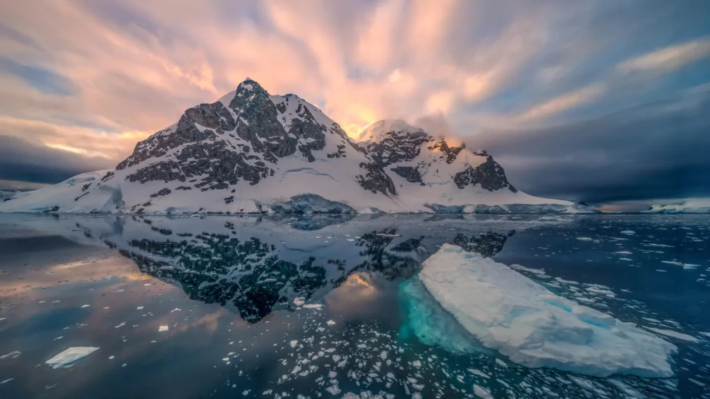 Южный океан, окружающий Антарктиду, играет жизненно важную роль в глобальном климате. Новое исследование показывает, что в конце последнего ледникового периода антарктическая придонная вода значительно расширилась, высвободив накопленный углекислый газ из глубин. Авторские права: Vivek Mehra, OceanImageBank