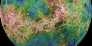На поверхности Венеры обнаружены гигантские рифтовые долины. Их наличие свидетельствует о том, что планета остаётся геологически активной. Изображение предоставлено NASA/JPL/USGS