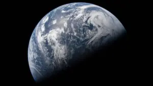 Глобальное потепление превысит 1,5 °C (2,7 °F), вероятно, уже в ближайшие несколько лет, согласно докладу Программы Организации Объединённых Наций по окружающей среде. Источник: NASA/JSC, Общественное достояние (Public Domain).