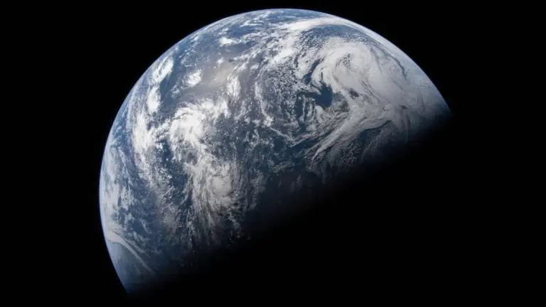 Глобальное потепление превысит 1,5 °C (2,7 °F), вероятно, уже в ближайшие несколько лет, согласно докладу Программы Организации Объединённых Наций по окружающей среде. Источник: NASA/JSC, Общественное достояние (Public Domain).