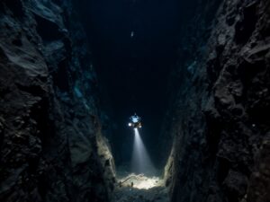 Бездна Челенджера Марианская впадина. Художественное изображение Ai/oceanolog.ru CC_By-SA-4.0